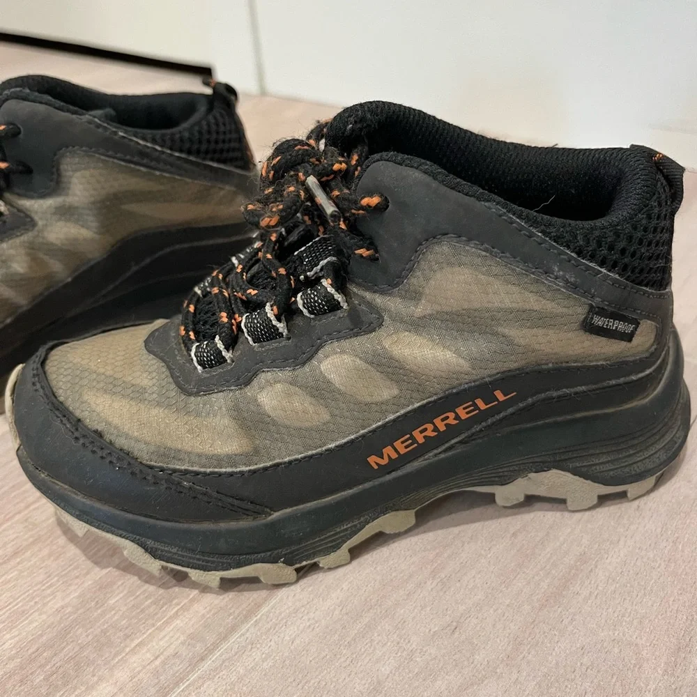Merrell Kids Shoes in Black and Tan Waterproof Size 11 - Picture 3 of 11